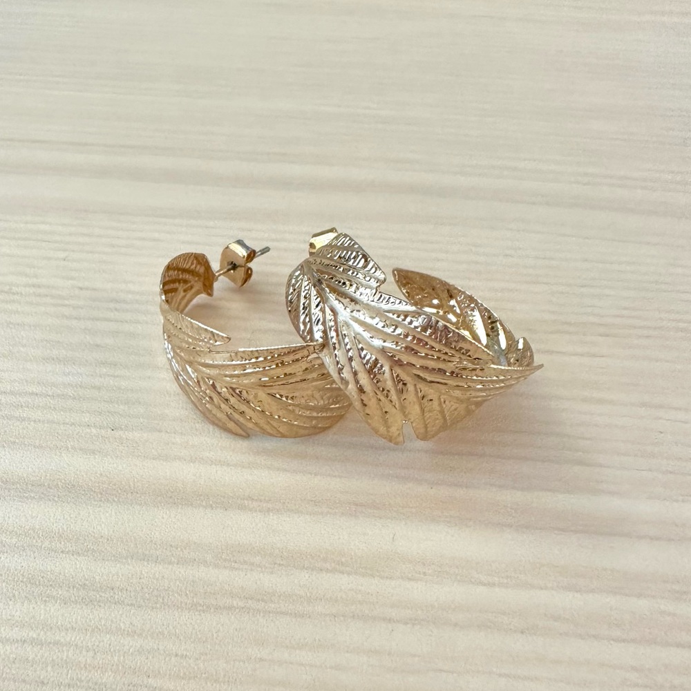 Towne & Reese - Staci Leaf Hoops